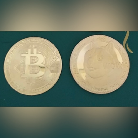 Bitcoin & Dogecoin Collectible Coins Set of 2 - Picture 3 of 4